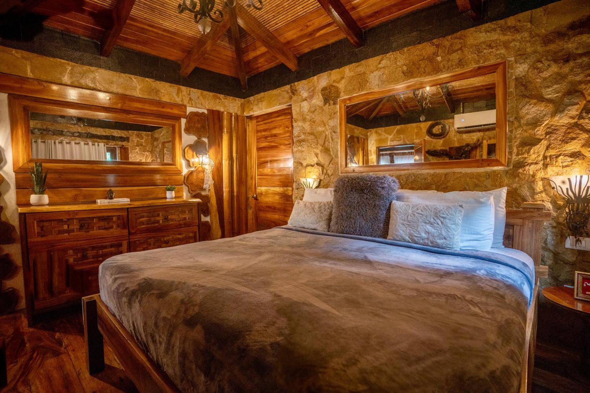 Ocho Artisan Bungalows (Adults Only) ตามารินโด ภายนอก รูปภาพ