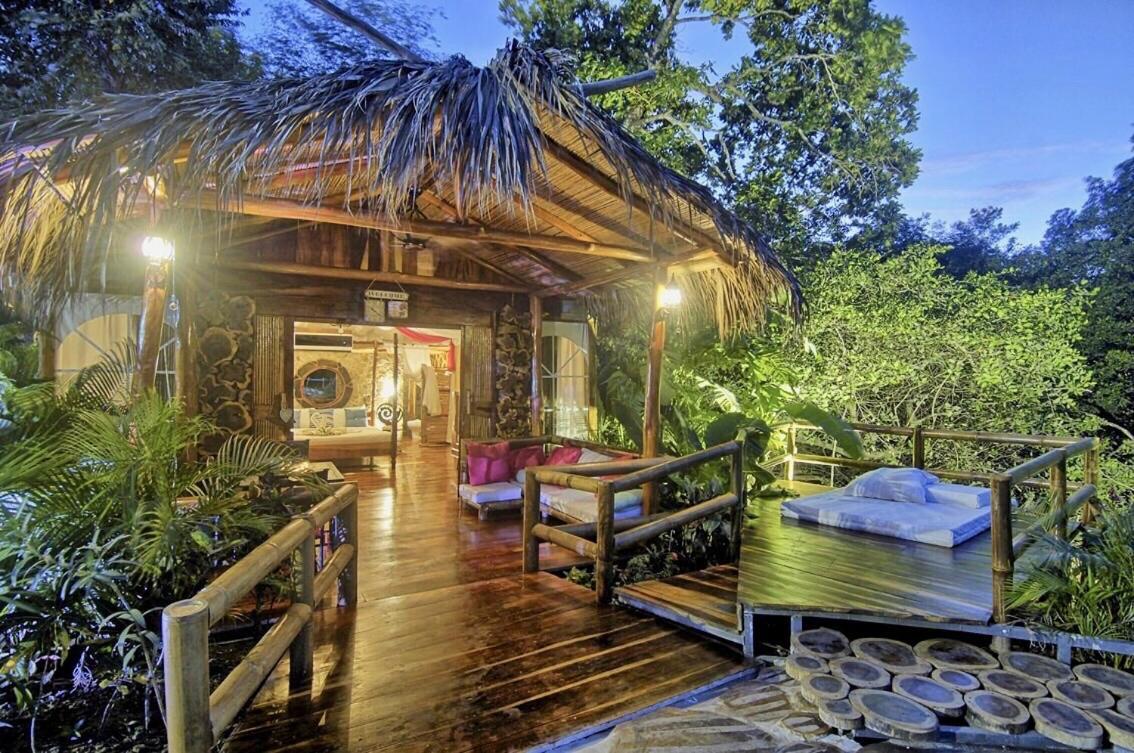 Ocho Artisan Bungalows (Adults Only) ตามารินโด ภายนอก รูปภาพ