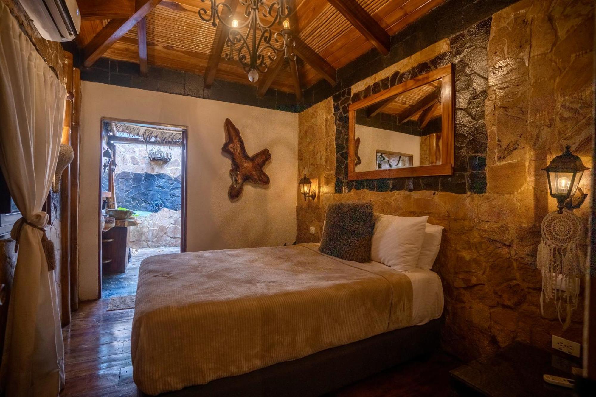 Ocho Artisan Bungalows (Adults Only) ตามารินโด ภายนอก รูปภาพ